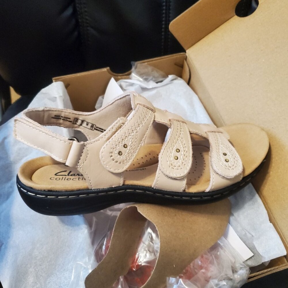 Clarks Leather Sandals Laurianne Vine (Sand Color)